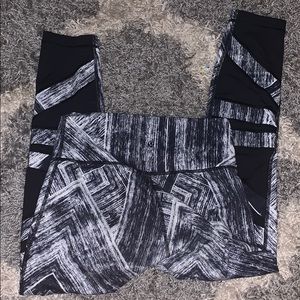 Black and white lululemon leggings size 8